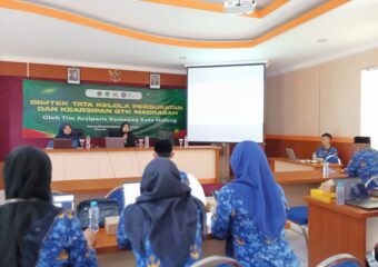 Tim Arsiparis Kemenag Dampingi GTK MAN 2 Kota Malang, Tingkatkan Tertib Arsip dan Tata Persuratan
