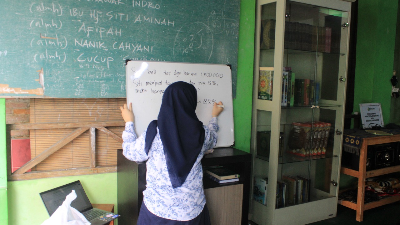 MAN 2 Kota Malang Tunjukkan Kreativitas dan Kepedulian melalui “Mekarin ...